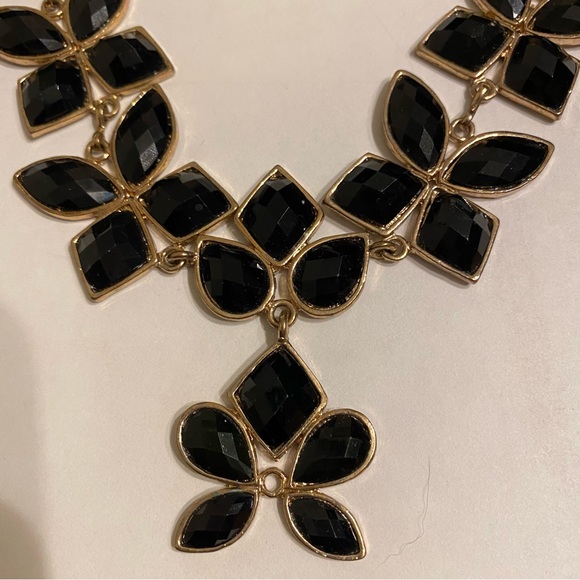 Amrita Singh Necklace - Picture 2 of 3